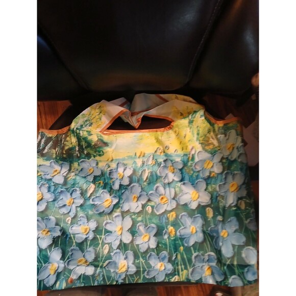 X Large 3D Looking PAINTED FLOWERS Foldable Nylon Reusable Bag 22" Blue White - Picture 5 of 8